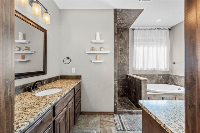 405 N Mountain Meadow Dr, Cache, OK 73527