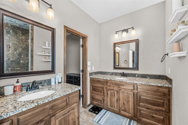 405 N Mountain Meadow Dr, Cache, OK 73527