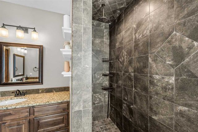 405 N Mountain Meadow Dr, Cache, OK 73527