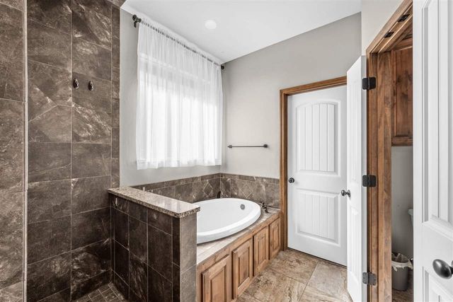 405 N Mountain Meadow Dr, Cache, OK 73527