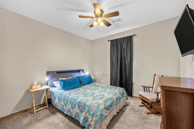 405 N Mountain Meadow Dr, Cache, OK 73527