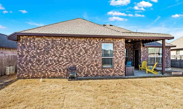 405 N Mountain Meadow Dr, Cache, OK 73527