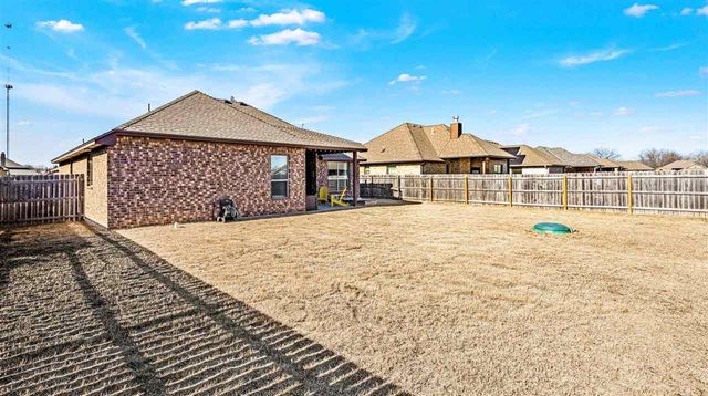405 N Mountain Meadow Dr, Cache, OK 73527