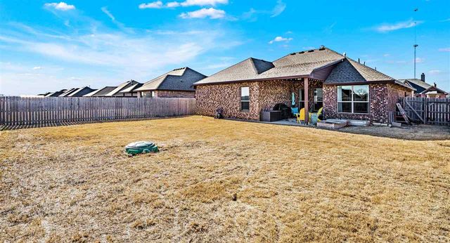 405 N Mountain Meadow Dr, Cache, OK 73527