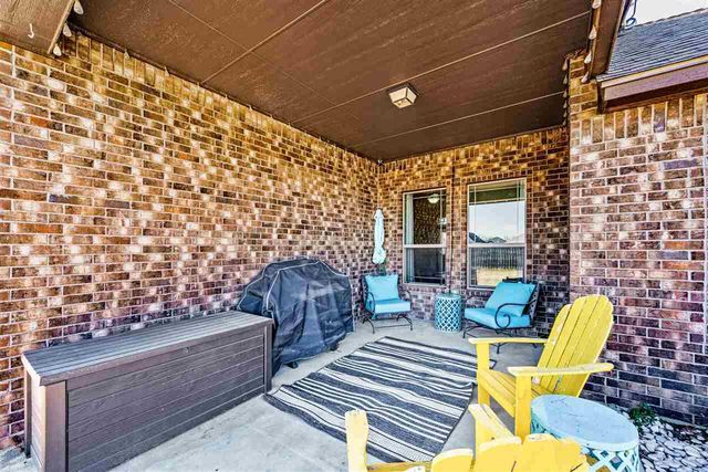 405 N Mountain Meadow Dr, Cache, OK 73527