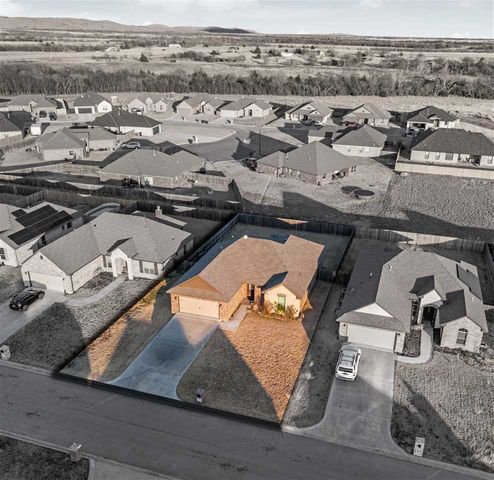 405 N Mountain Meadow Dr, Cache, OK 73527