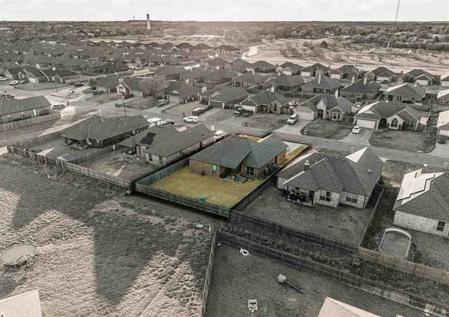 405 N Mountain Meadow Dr, Cache, OK 73527