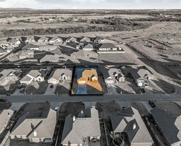 405 N Mountain Meadow Dr, Cache, OK 73527