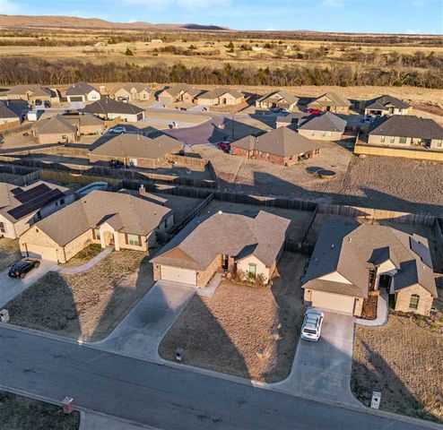 405 N Mountain Meadow Dr, Cache, OK 73527