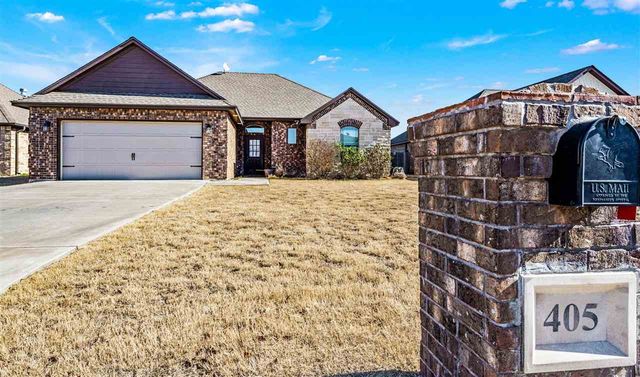 405 N Mountain Meadow Dr, Cache, OK 73527
