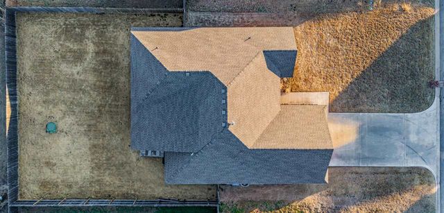 405 N Mountain Meadow Dr, Cache, OK 73527