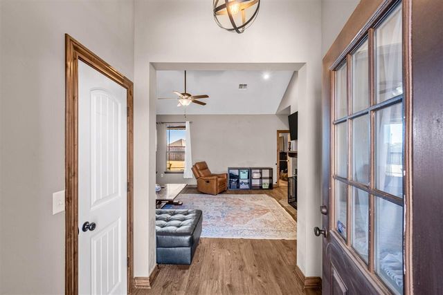 405 N Mountain Meadow Dr, Cache, OK 73527