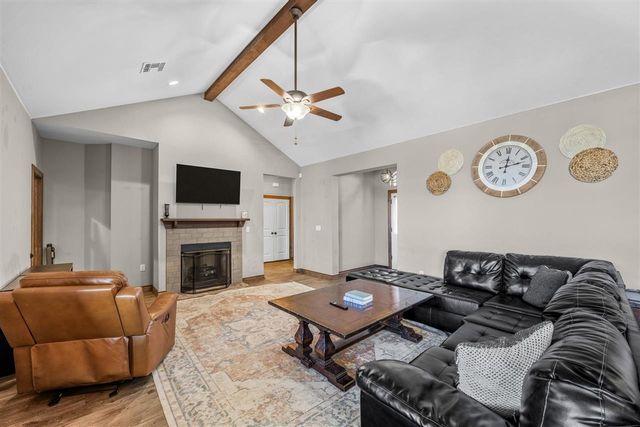 405 N Mountain Meadow Dr, Cache, OK 73527