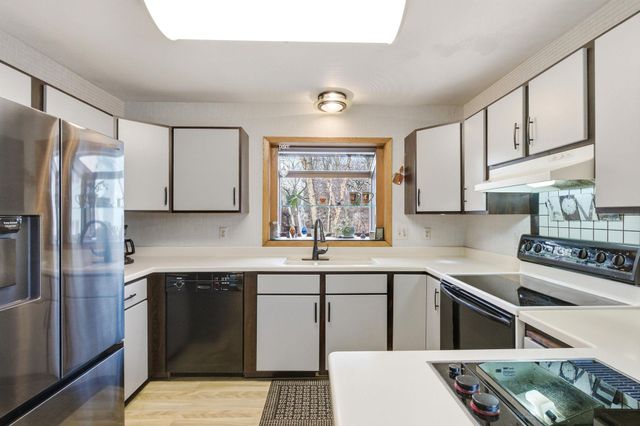 2468 Hamline Avenue N, Roseville, MN 55113