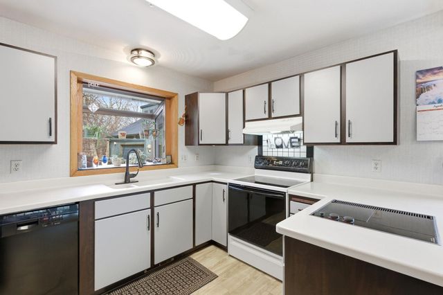 2468 Hamline Avenue N, Roseville, MN 55113