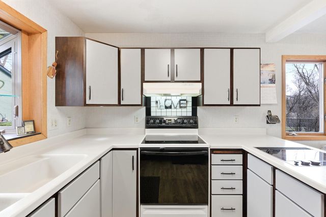 2468 Hamline Avenue N, Roseville, MN 55113