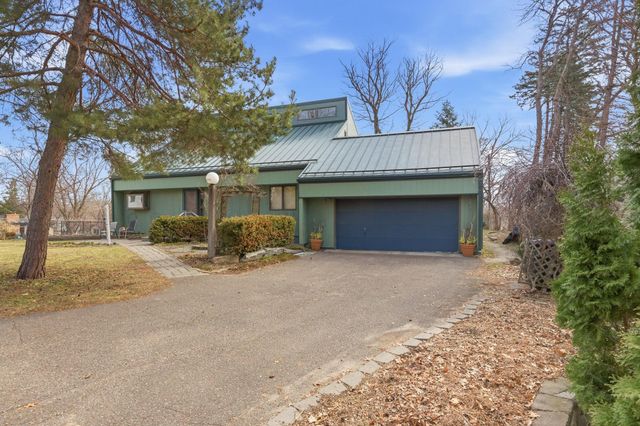 2468 Hamline Avenue N, Roseville, MN 55113