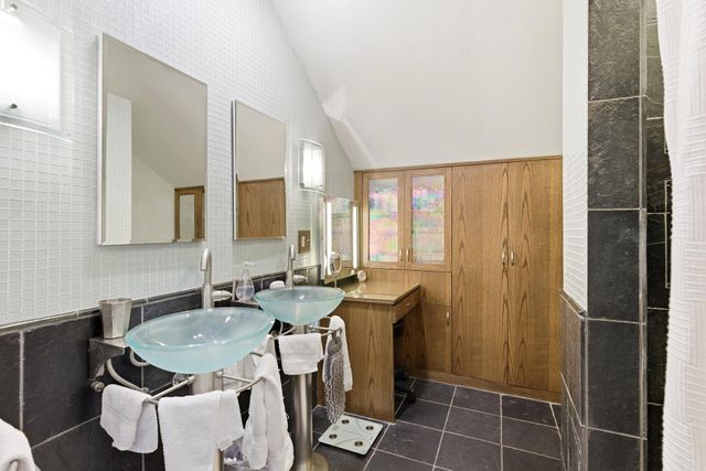 2468 Hamline Avenue N, Roseville, MN 55113