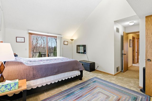 2468 Hamline Avenue N, Roseville, MN 55113