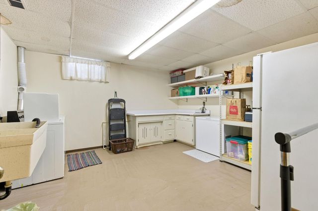 2468 Hamline Avenue N, Roseville, MN 55113