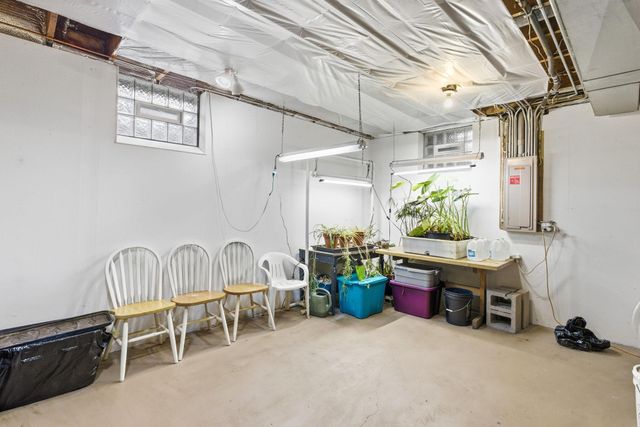 2468 Hamline Avenue N, Roseville, MN 55113