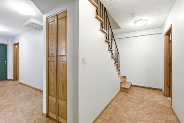 2468 Hamline Avenue N, Roseville, MN 55113