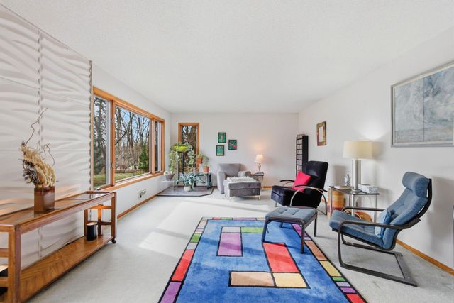 2468 Hamline Avenue N, Roseville, MN 55113