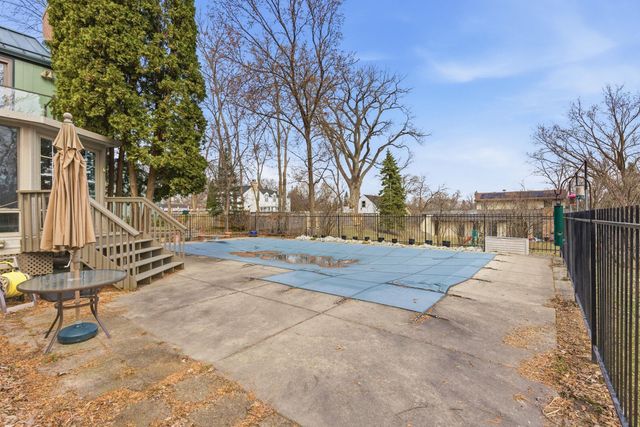 2468 Hamline Avenue N, Roseville, MN 55113