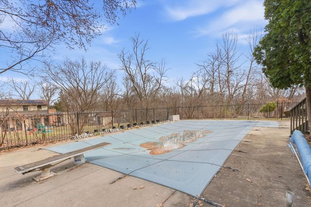 2468 Hamline Avenue N, Roseville, MN 55113