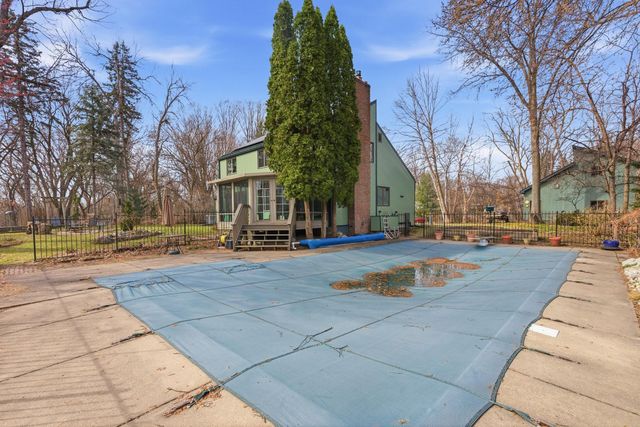 2468 Hamline Avenue N, Roseville, MN 55113