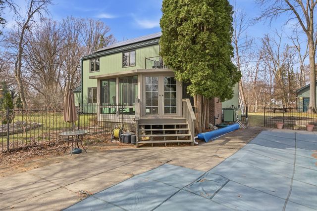 2468 Hamline Avenue N, Roseville, MN 55113