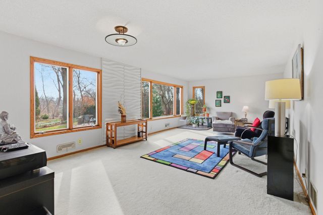 2468 Hamline Avenue N, Roseville, MN 55113