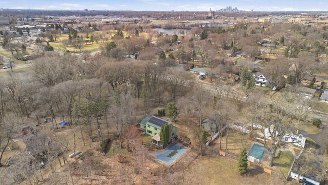 2468 Hamline Avenue N, Roseville, MN 55113