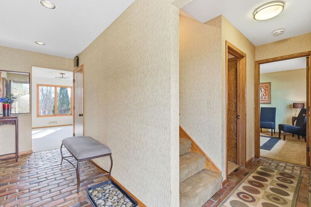 2468 Hamline Avenue N, Roseville, MN 55113