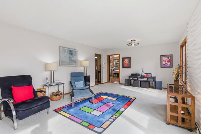 2468 Hamline Avenue N, Roseville, MN 55113