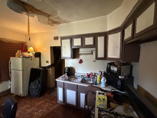 2527 W Monroe STREET, Milwaukee, WI 53206