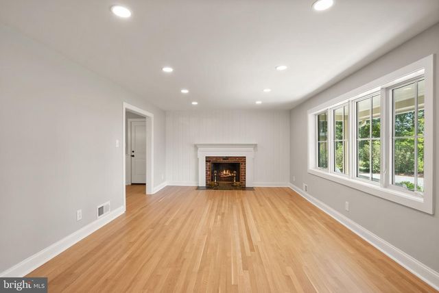 3667 N HARRISON ST, Arlington, VA 22207