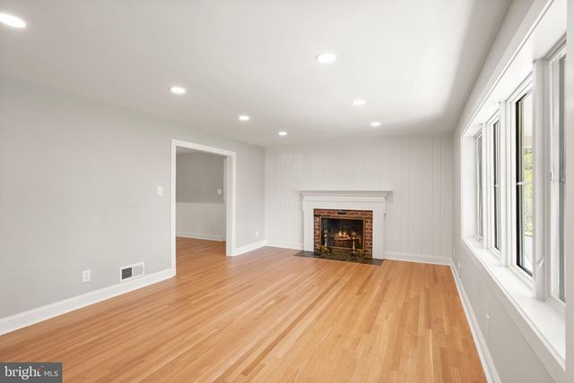 3667 N HARRISON ST, Arlington, VA 22207