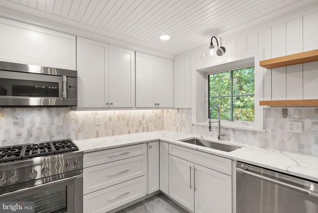 3667 N HARRISON ST, Arlington, VA 22207