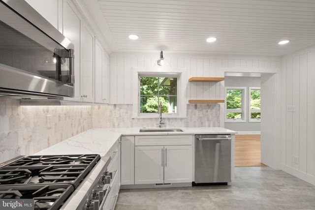 3667 N HARRISON ST, Arlington, VA 22207