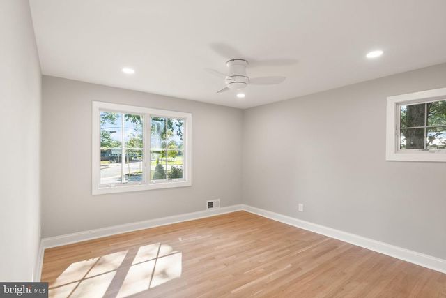 3667 N HARRISON ST, Arlington, VA 22207