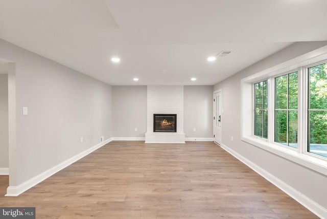 3667 N HARRISON ST, Arlington, VA 22207
