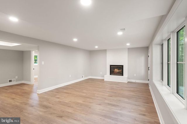 3667 N HARRISON ST, Arlington, VA 22207