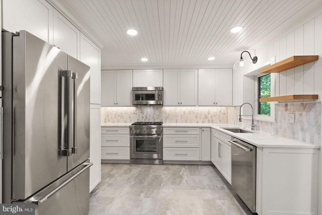 3667 N HARRISON ST, Arlington, VA 22207