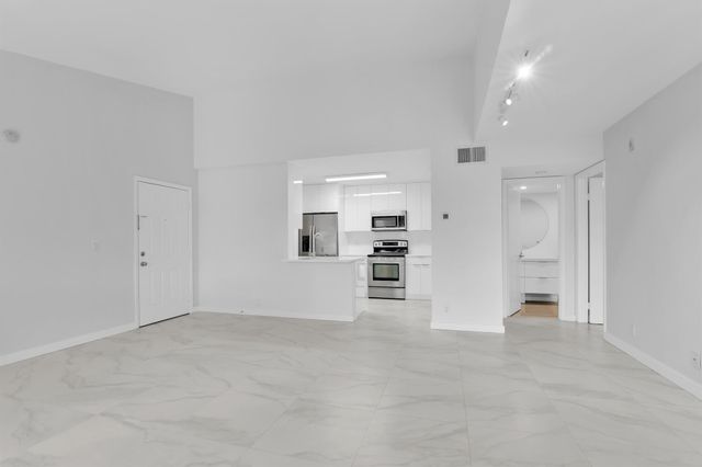 4005 W Mcnab Road C302, Pompano Beach, FL 33069