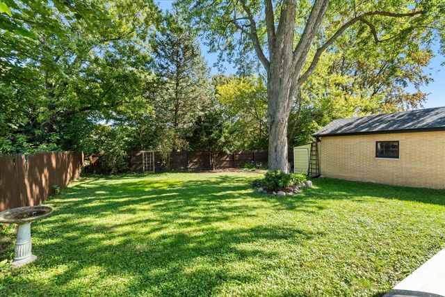 1324 S Broadway Road, Montgomery, IL 60538