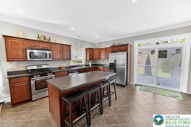 311 Hunt Avenue, Pohatcong, NJ 08865