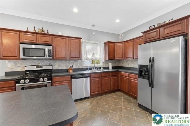 311 Hunt Avenue, Pohatcong, NJ 08865