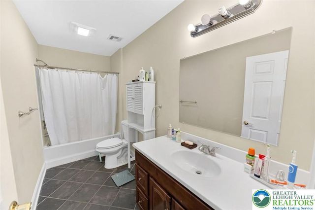 311 Hunt Avenue, Pohatcong, NJ 08865