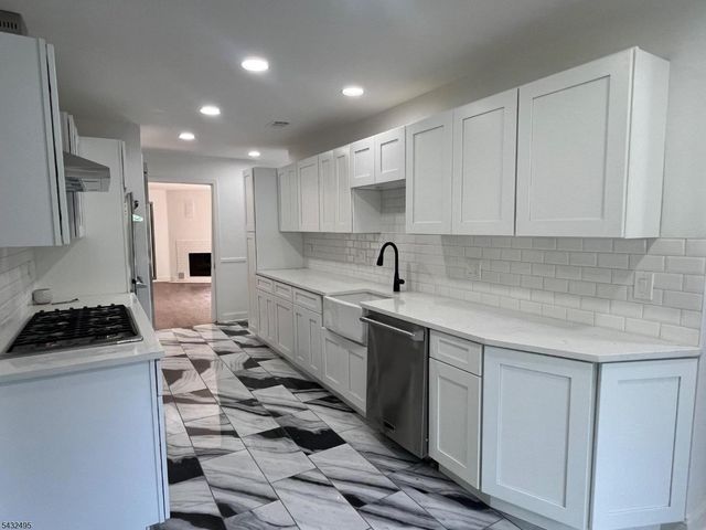 2 Twin Brooks Trl, Chester Twp., NJ 07930